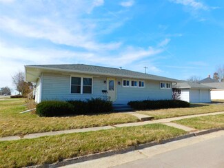 116 E Dewey St, Cuba City, WI 53807