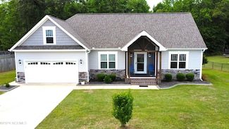 301 Willowbrook Dr, Pikeville, NC 27863