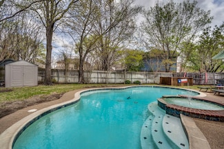 2422 Green Willow Ct, Arlington, TX 76001