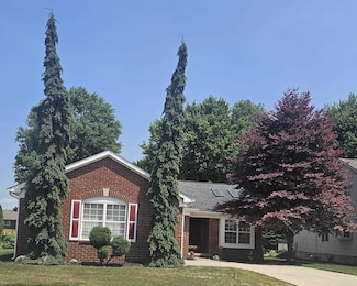 51810 Walnut Dr, Macomb, MI 48042