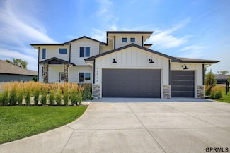 11313 Sunburst Dr, Papillion, NE 68046