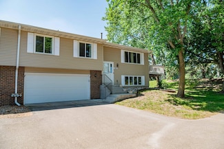 4699 Ridge Cliff Dr, Saint Paul, MN 55122