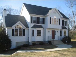 2 Larkin Ln, Hopedale, MA 01747