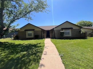 1054 Alicia Ln, Lancaster, TX 75134
