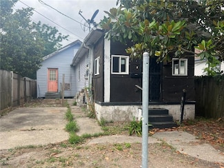 1812 Feliciana St, New Orleans, LA 70117