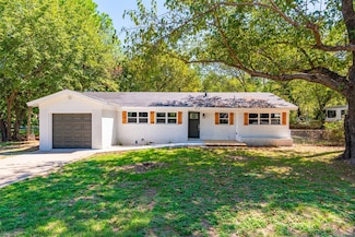 1012 Red Bud Dr, Azle, TX 76020