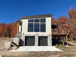 136 Mooney Way, Kewadin, MI 49648