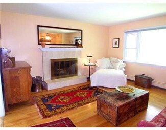 8 Estes Dr, Freeport, ME 04032