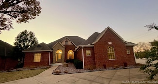 504 Forest Ridge Dr, Tahlequah, OK 74464