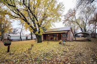 100 Opal Rd, Abilene, KS 67410