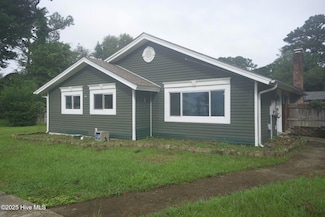 200 N Willow Ln, Jacksonville, NC 28546