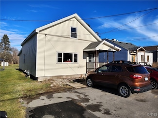 42 Furnace St, Clinton, NY 13323