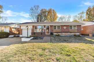 920 Lebon Dr, Saint Louis, MO 63137