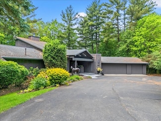 823 Skylane Terrace, Endicott, NY 13760