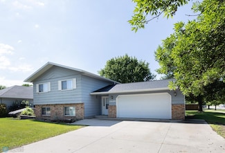 2426 34 1 2 Ave S, Fargo, ND 58104