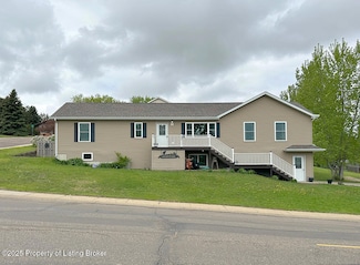 723 4th Ave E, Dickinson, ND 58601