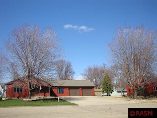 508 7th St, Nicollet, MN 56074