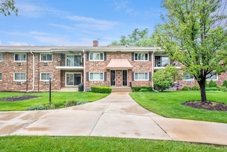 43 N Main St Unit 12, Glen Ellyn, IL 60137