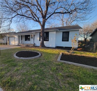 2010 E Crestwood Dr, Victoria, TX 77901