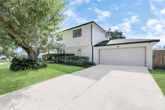 9912 Cardinal St, La Porte, TX 77571