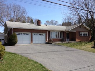 110 Moorestown Dr, Bath, PA 18014