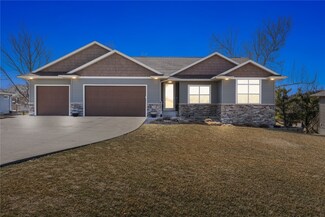 4215 Beverly Rd SW, Cedar Rapids, IA 52404