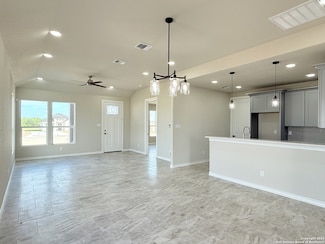 136 Camino Verde Ct, La Vernia, TX 78121