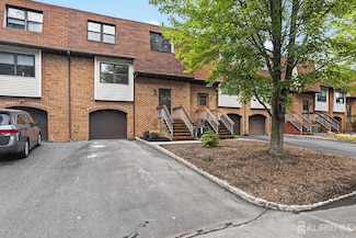 5902 N Oaks Blvd, North Brunswick, NJ 08902