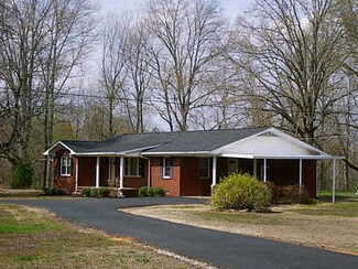 310 Falcon St, Selmer, TN 38375