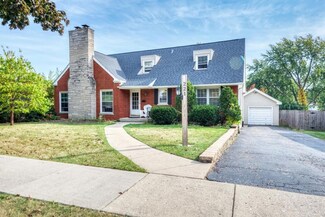 221 E Woodworth Place, Roselle, IL 60172