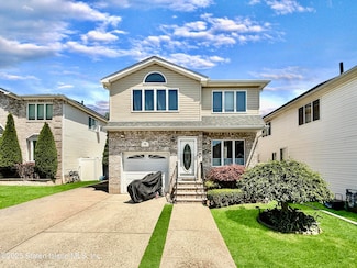 19 Lynbrook Ct, Staten Island, NY 10309