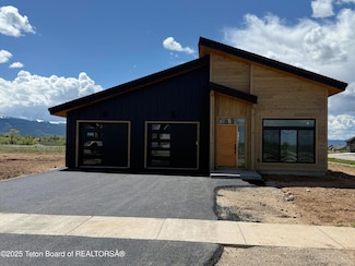 1085 Pawnee Rd, Driggs, ID 83422