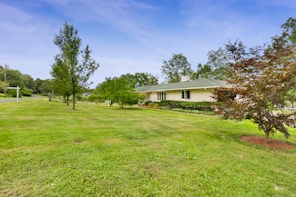 5 Blackthorn Dr, New Fairfield, CT 06812
