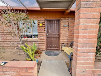 1304 N Roberts Way, Tucson, AZ 85712