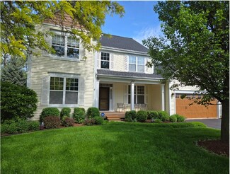150 Picasso Dr, Saint Charles, IL 60175