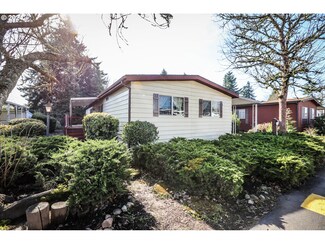 1400 Candlelight Dr Unit 240, Eugene, OR 97402