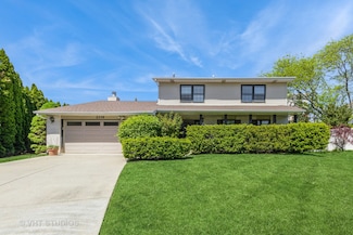 2339 N James Ct, Arlington Heights, IL 60004