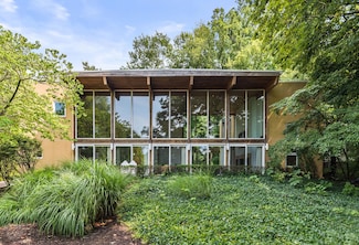 15157 Lakeshore Rd, Lakeside, MI 49116