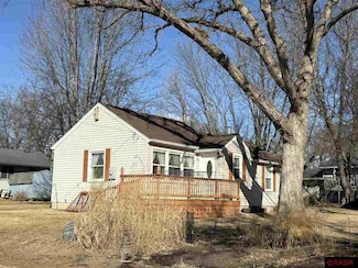 909 909 Idlewood Ave, Waseca, MN 56093