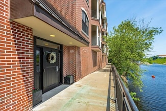52 Main St Unit 201, Nashua, NH 03064