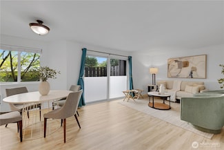 3053 14th Ave W Unit 102, Seattle, WA 98119