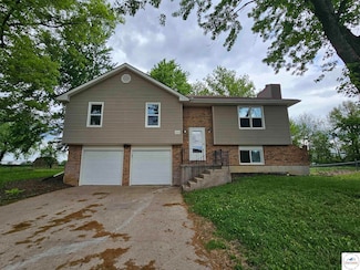 2806 Quail Run Dr, Sedalia, MO 65301