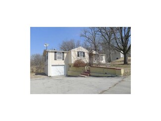 3910 NW South Dr, Riverside, MO 64150