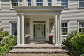 3 Wood Ln, Winchester, MA 01890