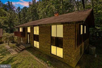 8301 Knights Forest Dr, Clifton, VA 20124