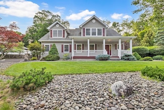 9 Joseph Bow Ct, Pearl River, NY 10965