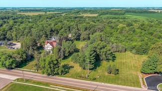 526 N Main St, Elburn, IL 60119