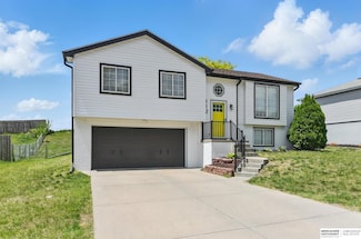 112 Citadel Dr, Papillion, NE 68133