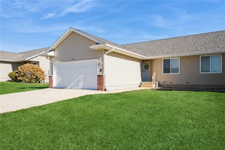 3411 Badger Dr SW Unit B, Cedar Rapids, IA 52404