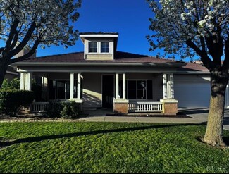 1756 W Rio Hondo Ct, Hanford, CA 93230